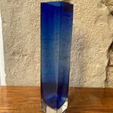 Blue and colorless glass vase with square section