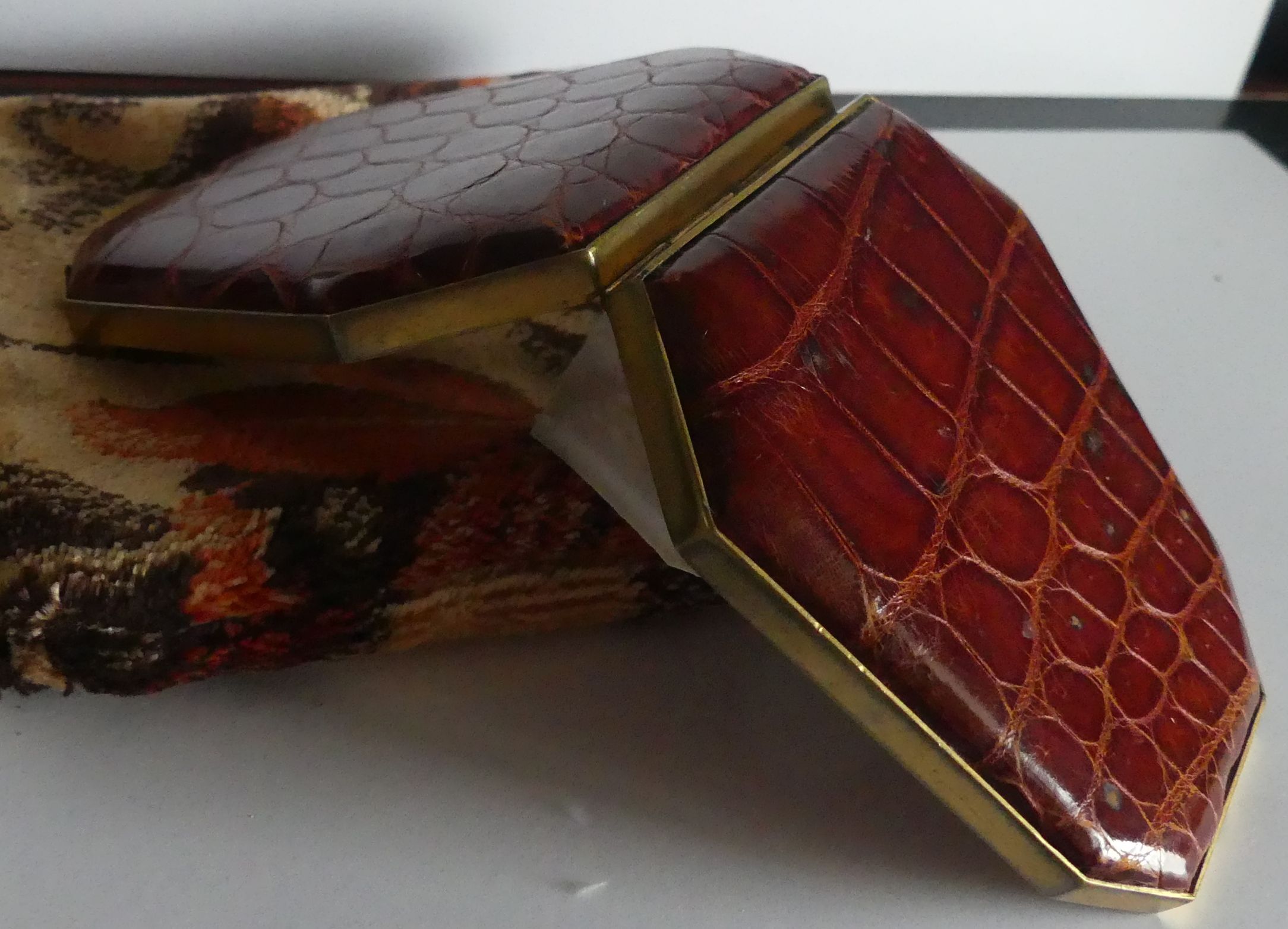 Caiman leather powder tray