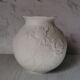 Vase boule roses porcelaine blanche