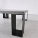 Table basse minimaliste en béton ciré et acier massif 1m20x1m20
