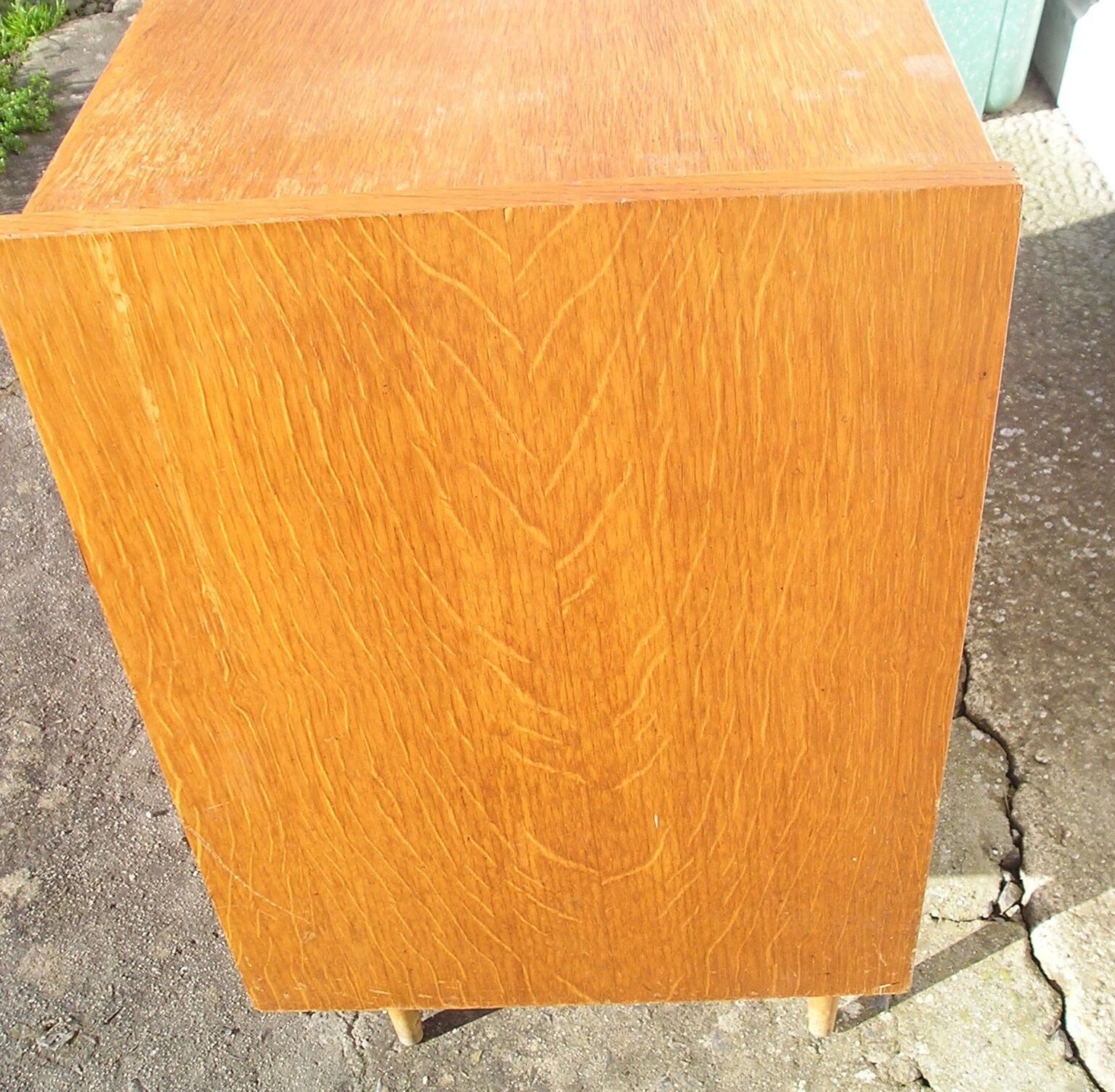 Convenient 3-drawer oak veneer 1970