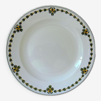 Round earthenware dish with jugenstil decoration.