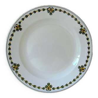 Round earthenware dish with jugenstil decoration.