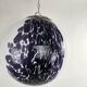 Grande lampe globe diamètre 45 cm Italie années 60 en verre blanc et violet.