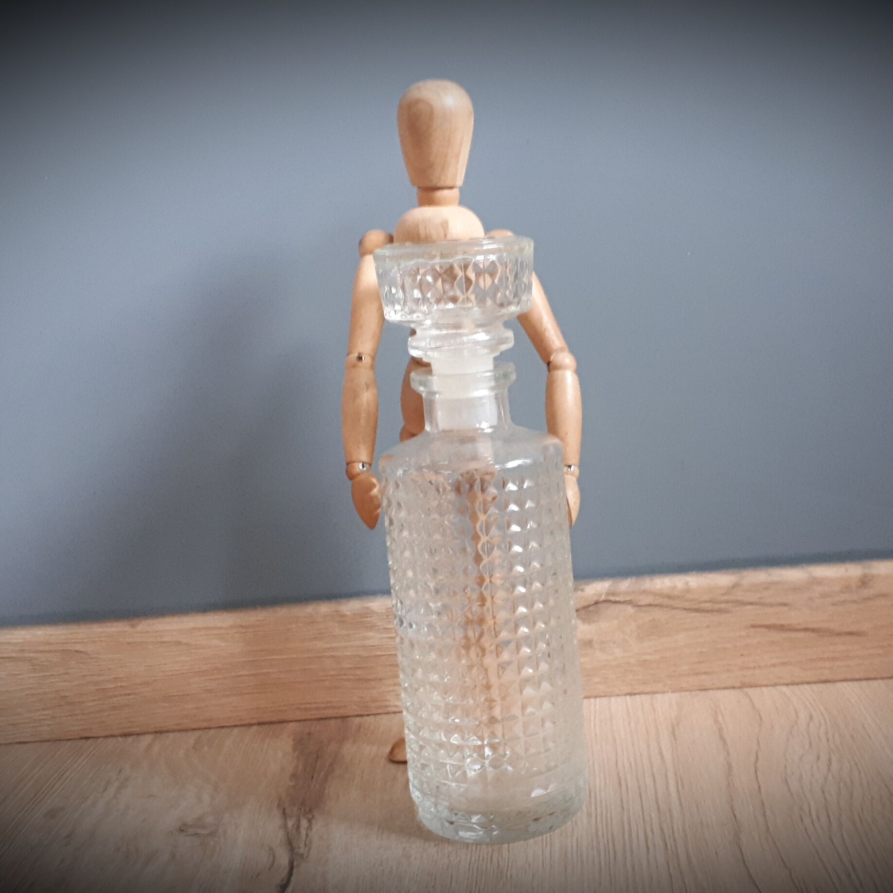 Round whiskey carafe
