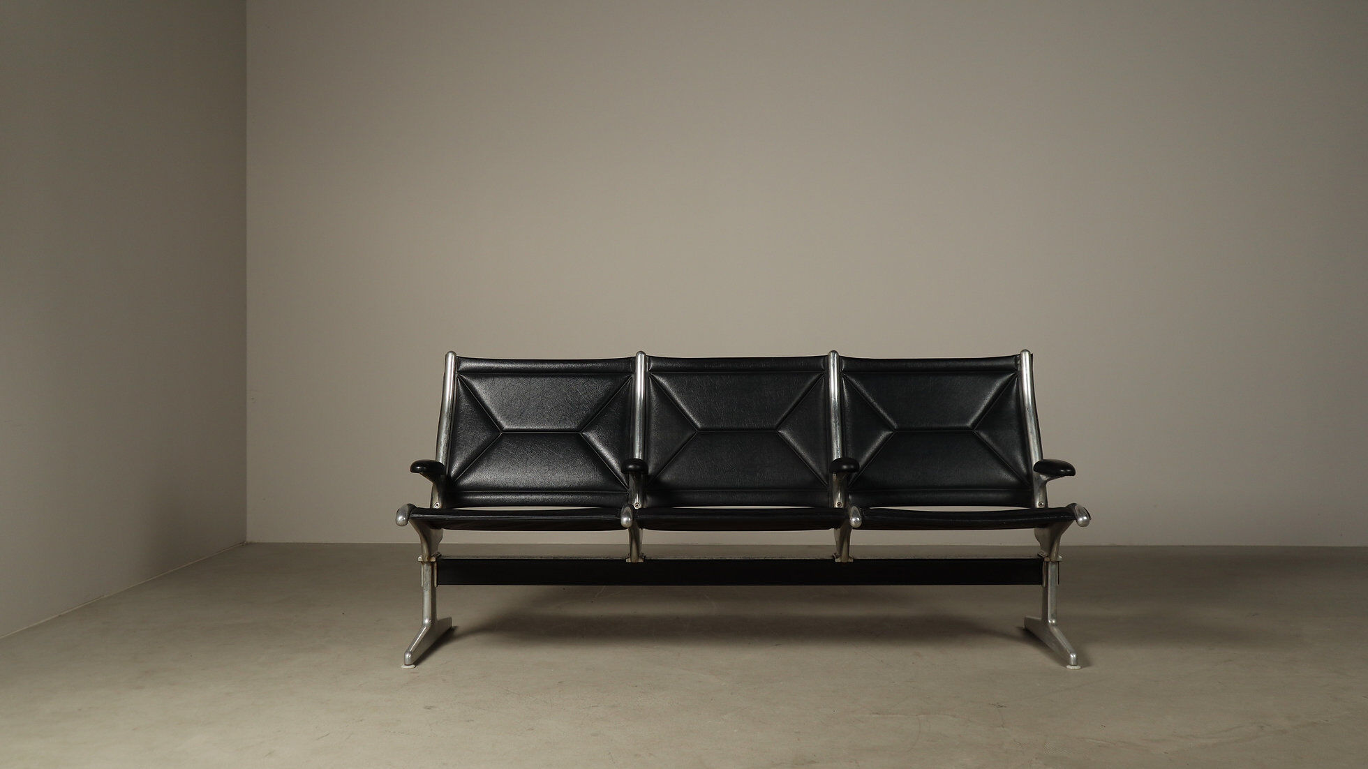 Tandem Sling bench by Charles & Ray Eames, 1962