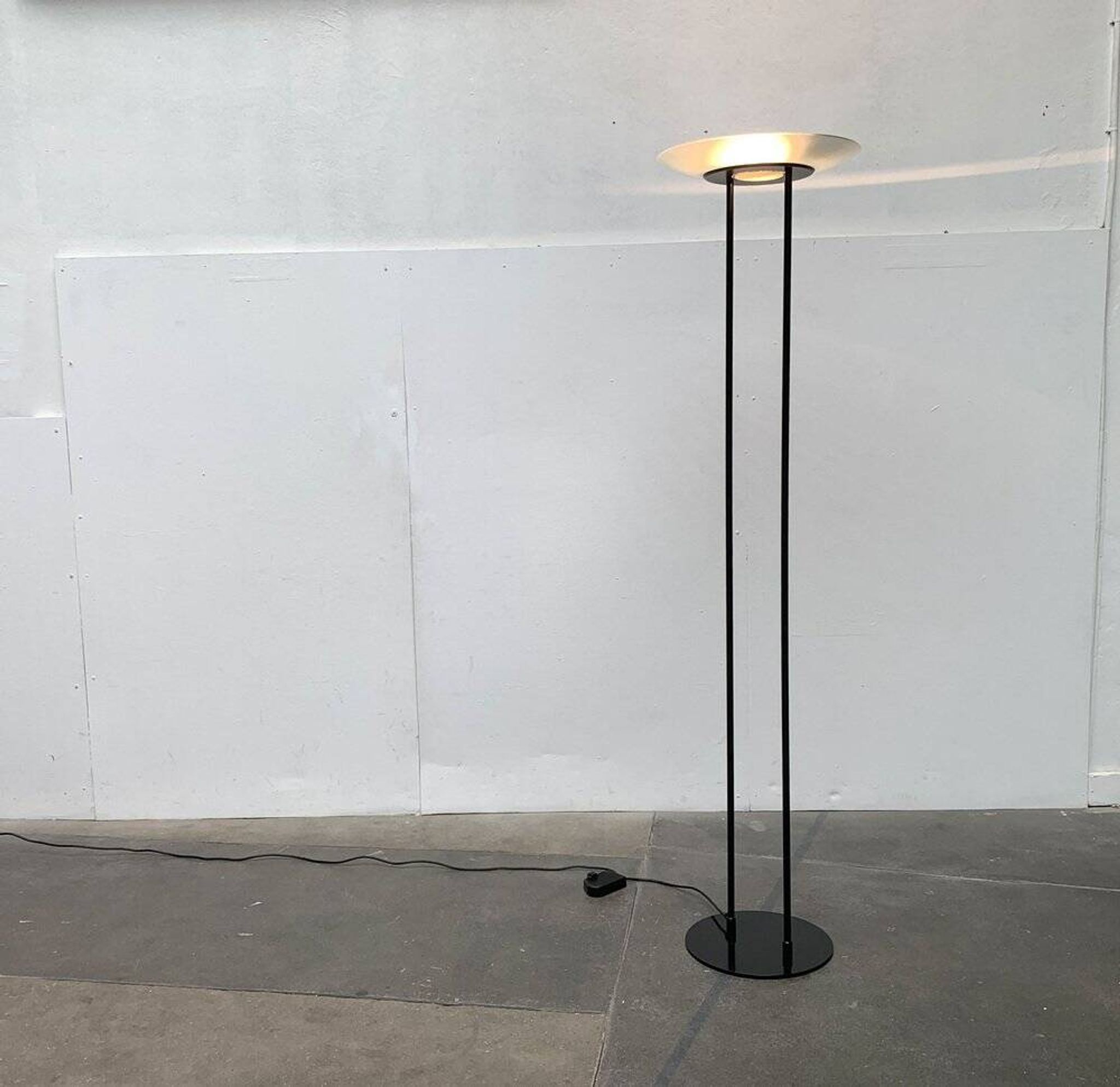 Lampe sur pied italienne vintage, années 1980