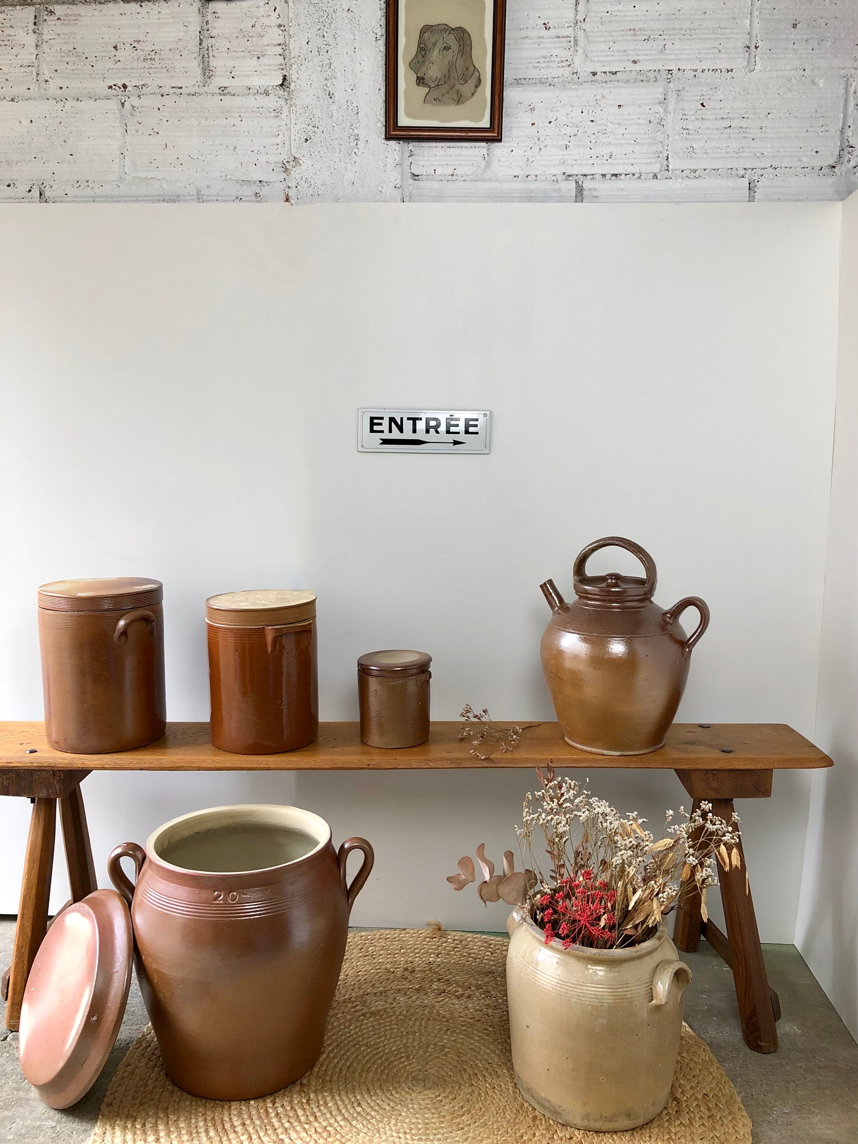 Beige varnished sandstone pot