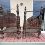 Paire de chaises anciennes traditionnelles indiennes en bois sculpté