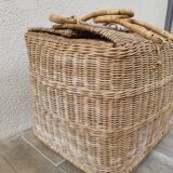 Basket picnic on wheels