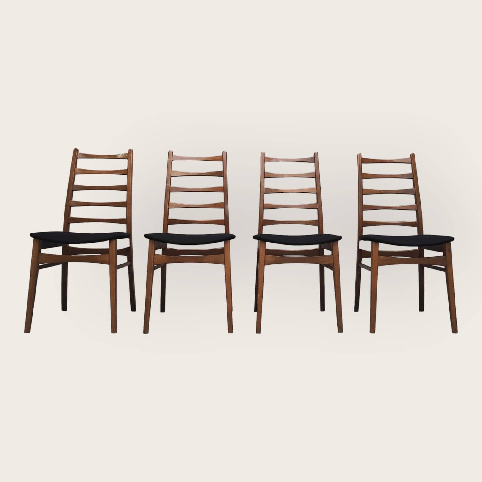 Vier Mid Century stoelen