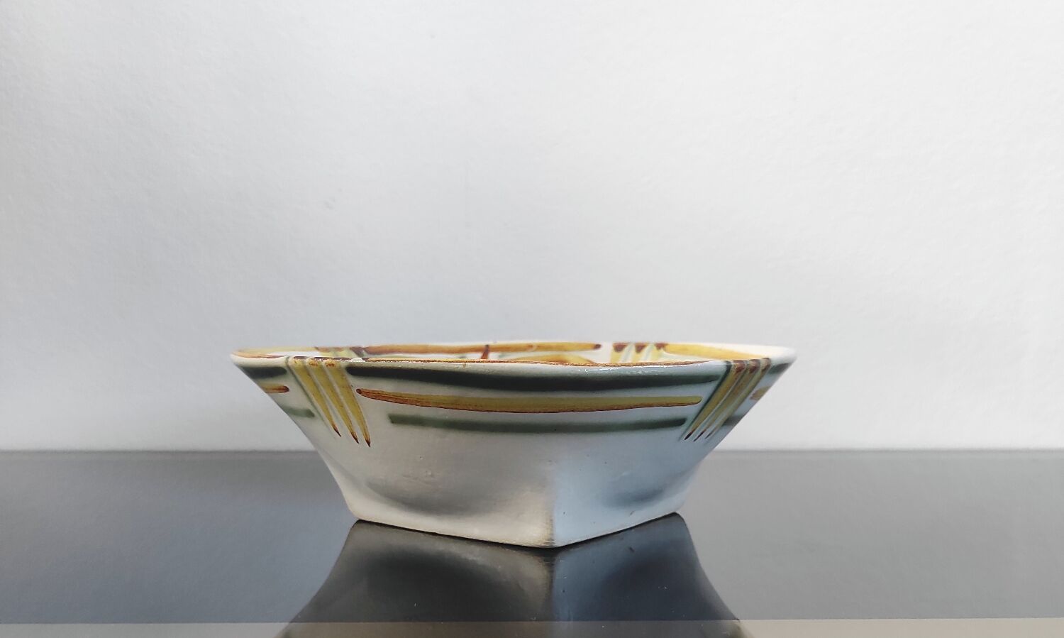 Vintage bowl Keraluc Quimper Decor G6 by Jos Le Corre