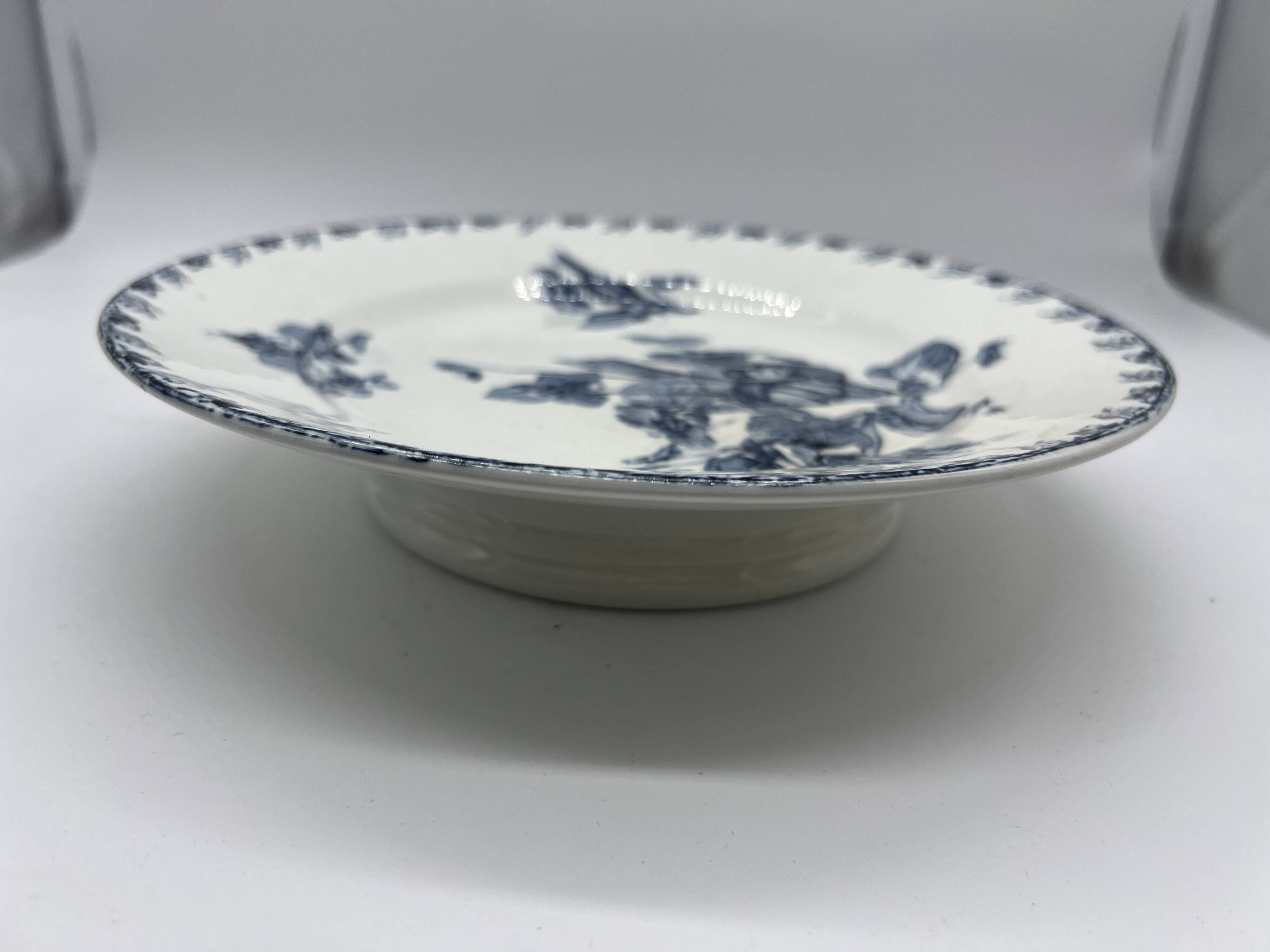 Sarreguemines Stella model plate on heel with blue decoration, 19th century