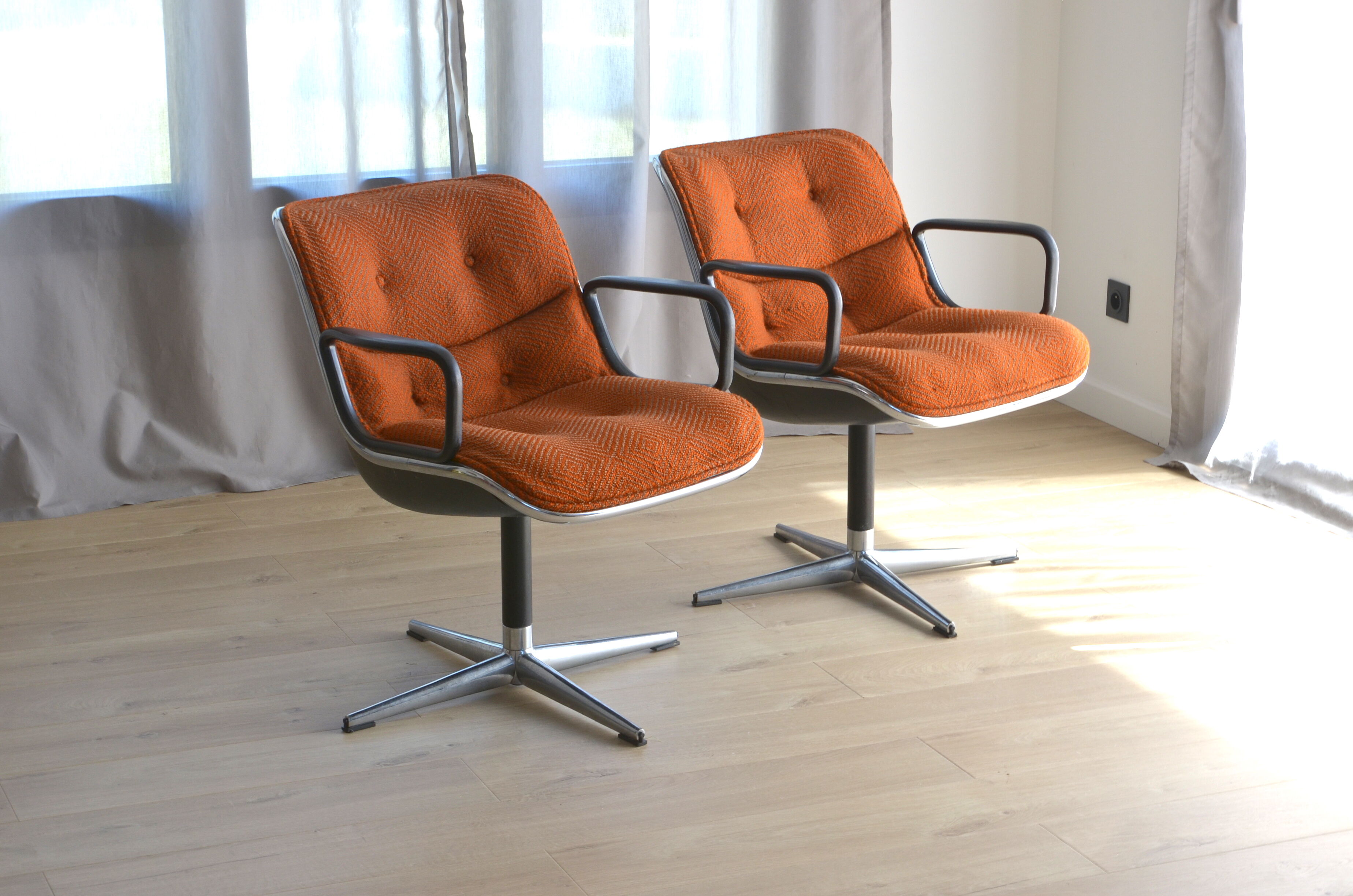 Pair of chairs by Charles Pollock, 1st edition, Edition Knoll