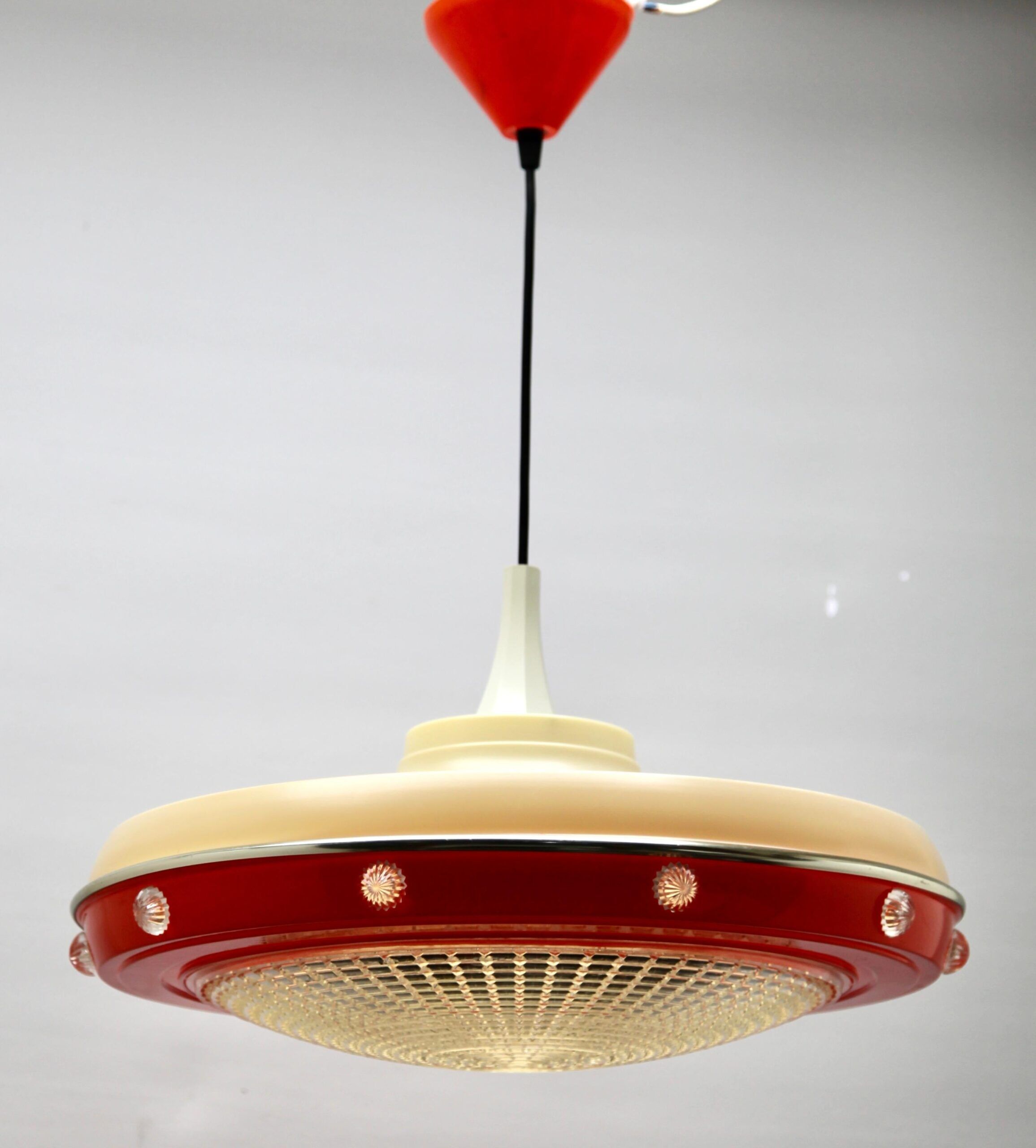 Suspension scandinave avec abat-jour optique en acrylique