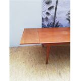 Scandinavian extendable table