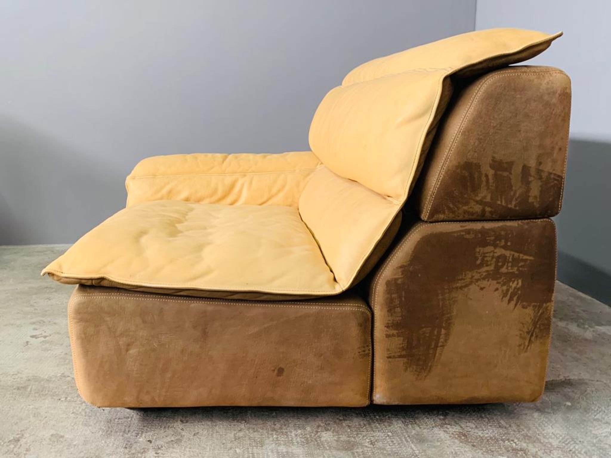Bogo sofa in leather and suede, by Carlo Bartoli for Rossi di Albizzate