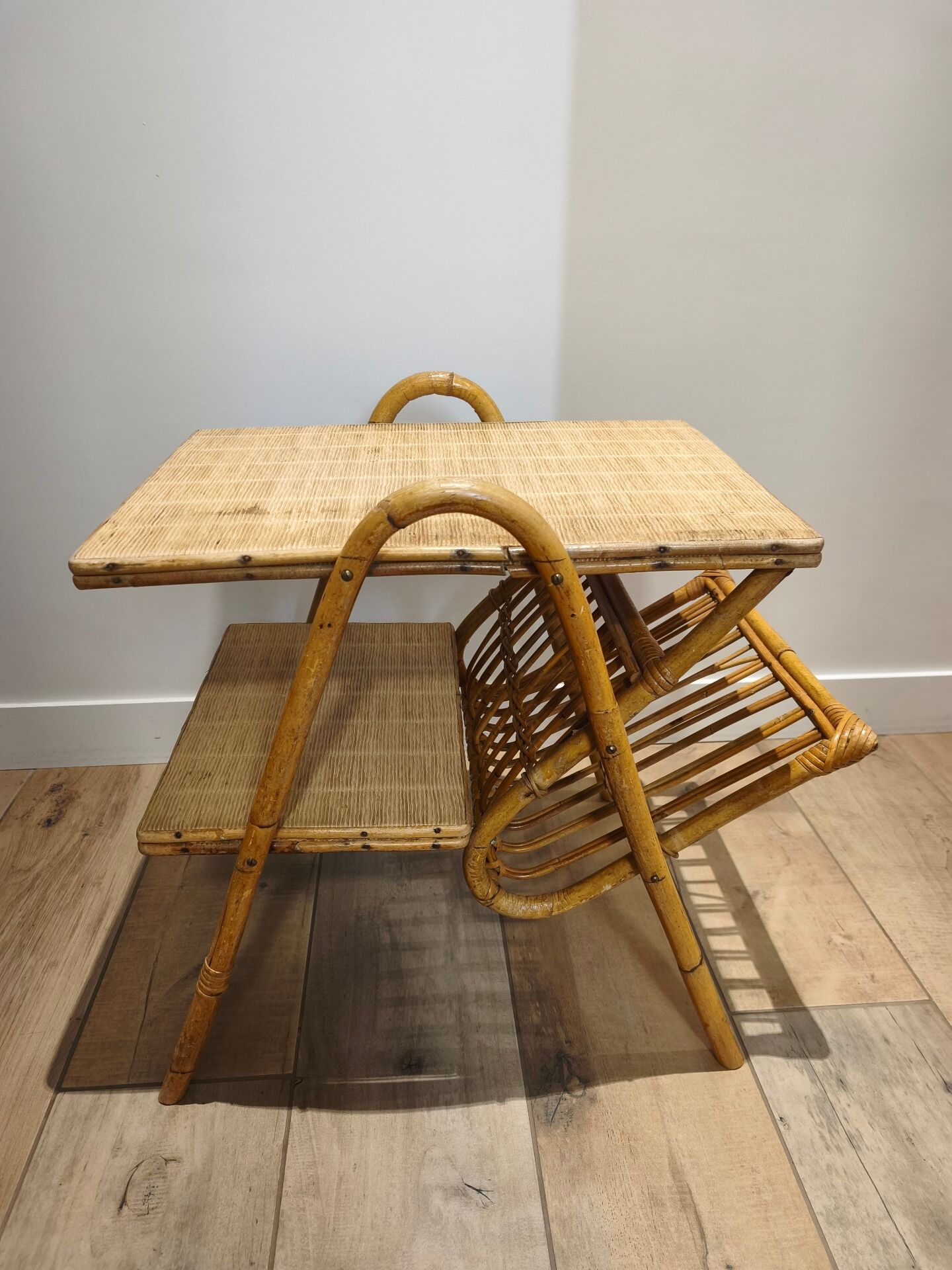 Vintage coffee table in rattan & wicker – Vinyl record player & storage cabinet