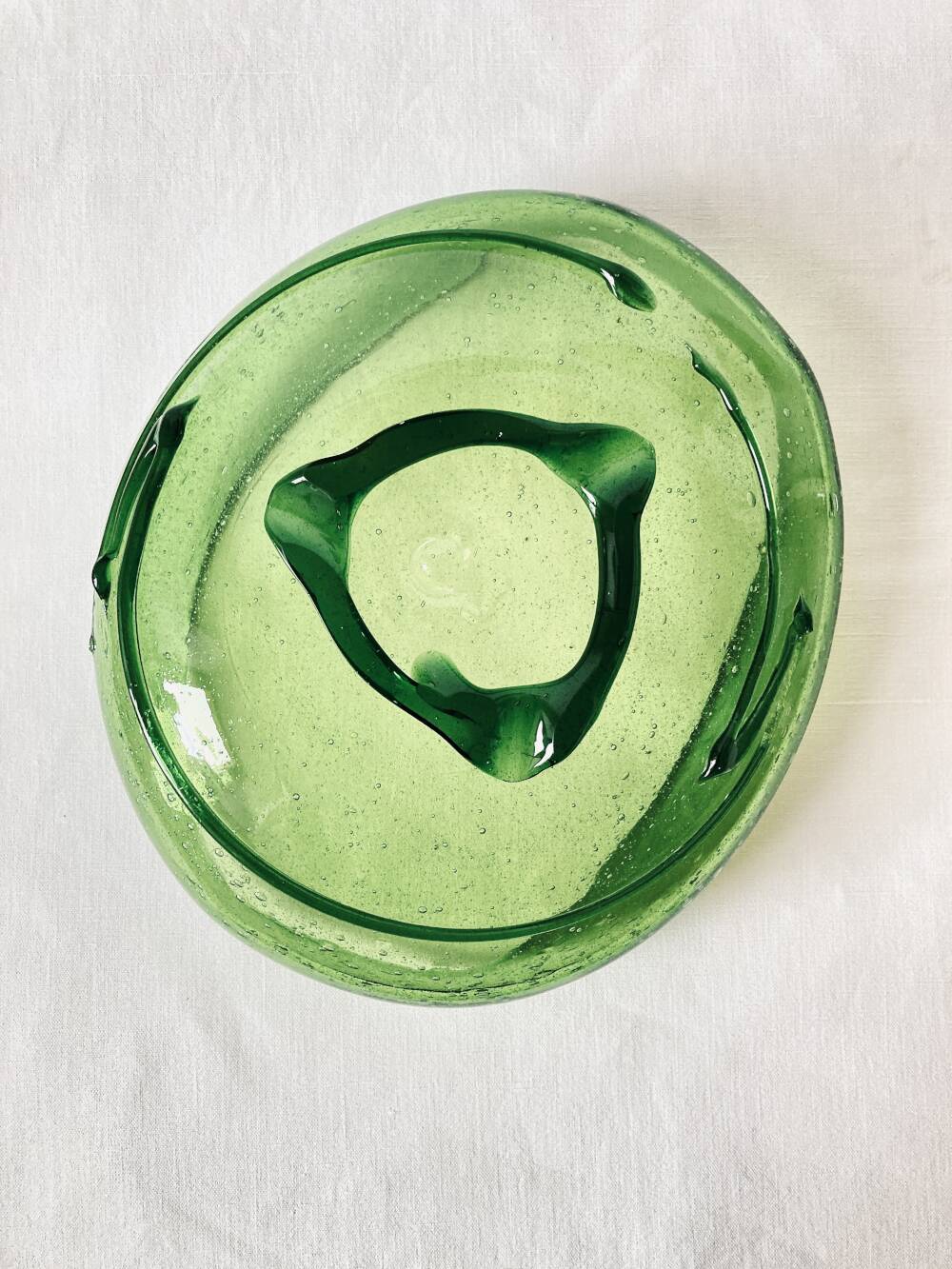 Coupe creuse en verre bullé soufflé, fabrication artisanale