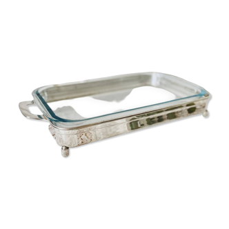 Rectangular Pyrex dish on silver metal support