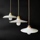 Lot de 3 suspensions vintage en opaline blanche, dont 2 festonnées et 1 lis