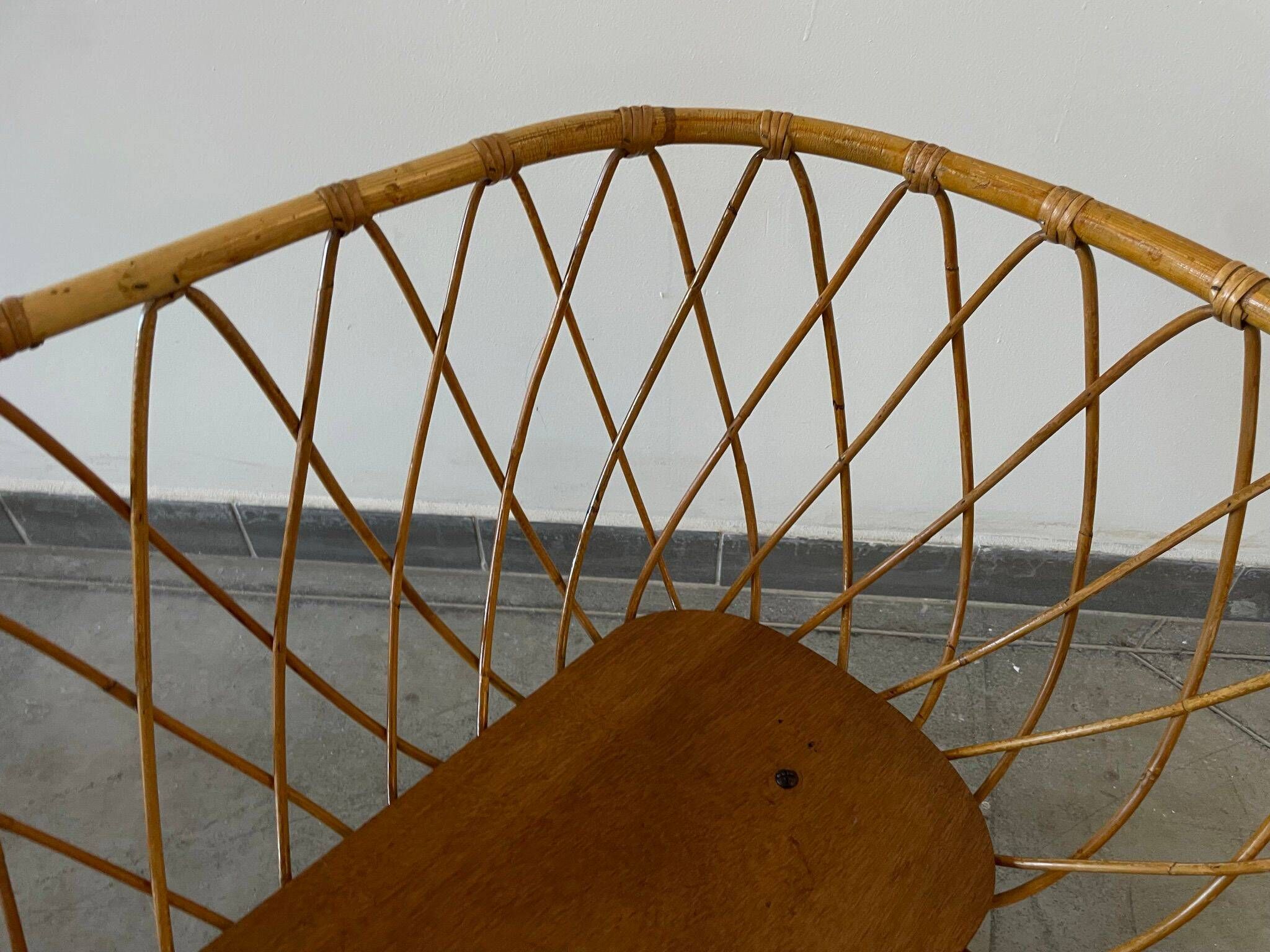 Vintage rattan and wicker cradle on legs, 1970s, Europe