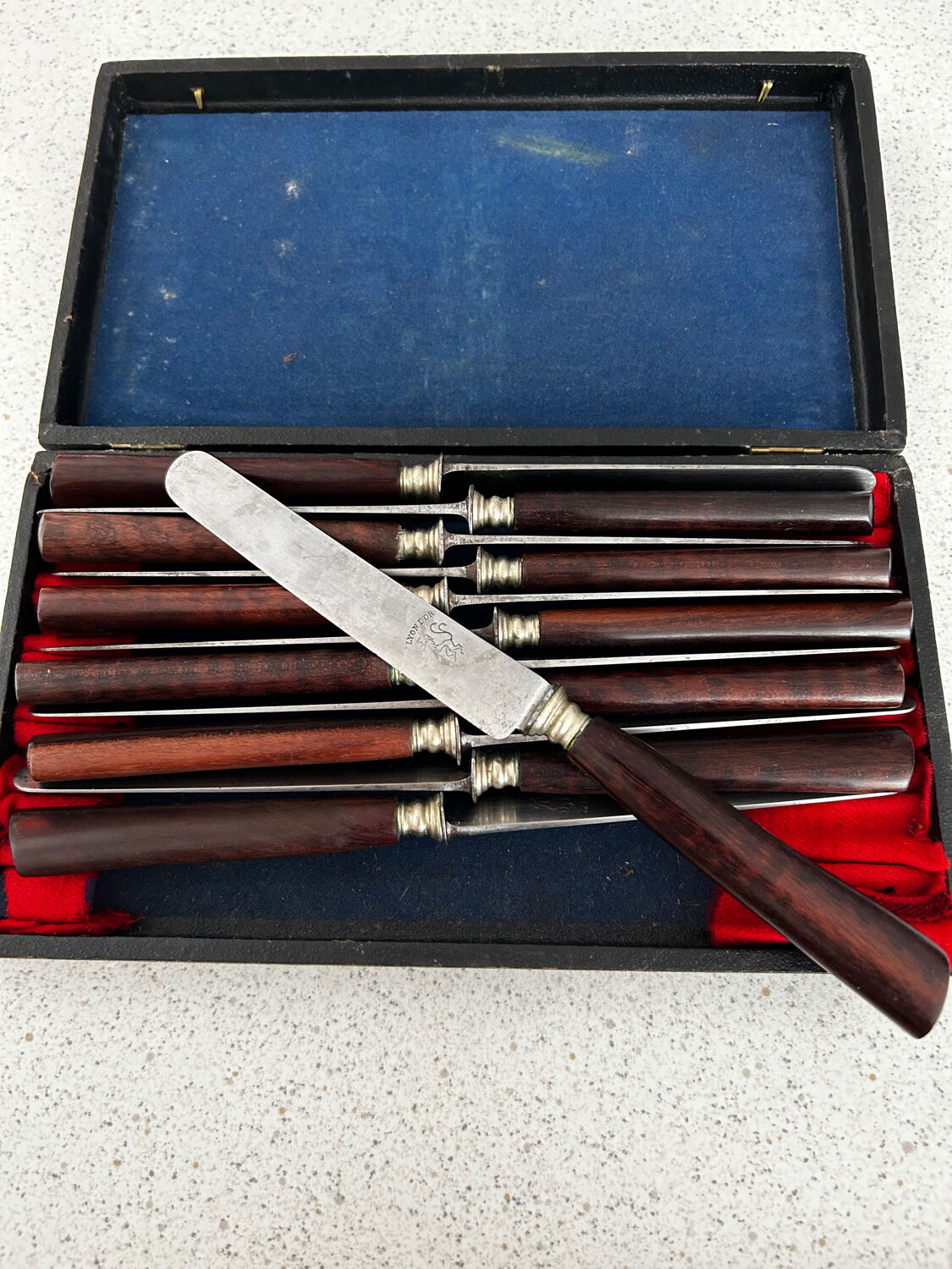 Box of 12 knives