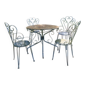 Table, 2 chaises et 2 fauteuils de jardin en fer