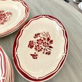 Lot de 9 assiettes et plat Digoin Sarreguemines modèle Champêtre motif œillets rouges
