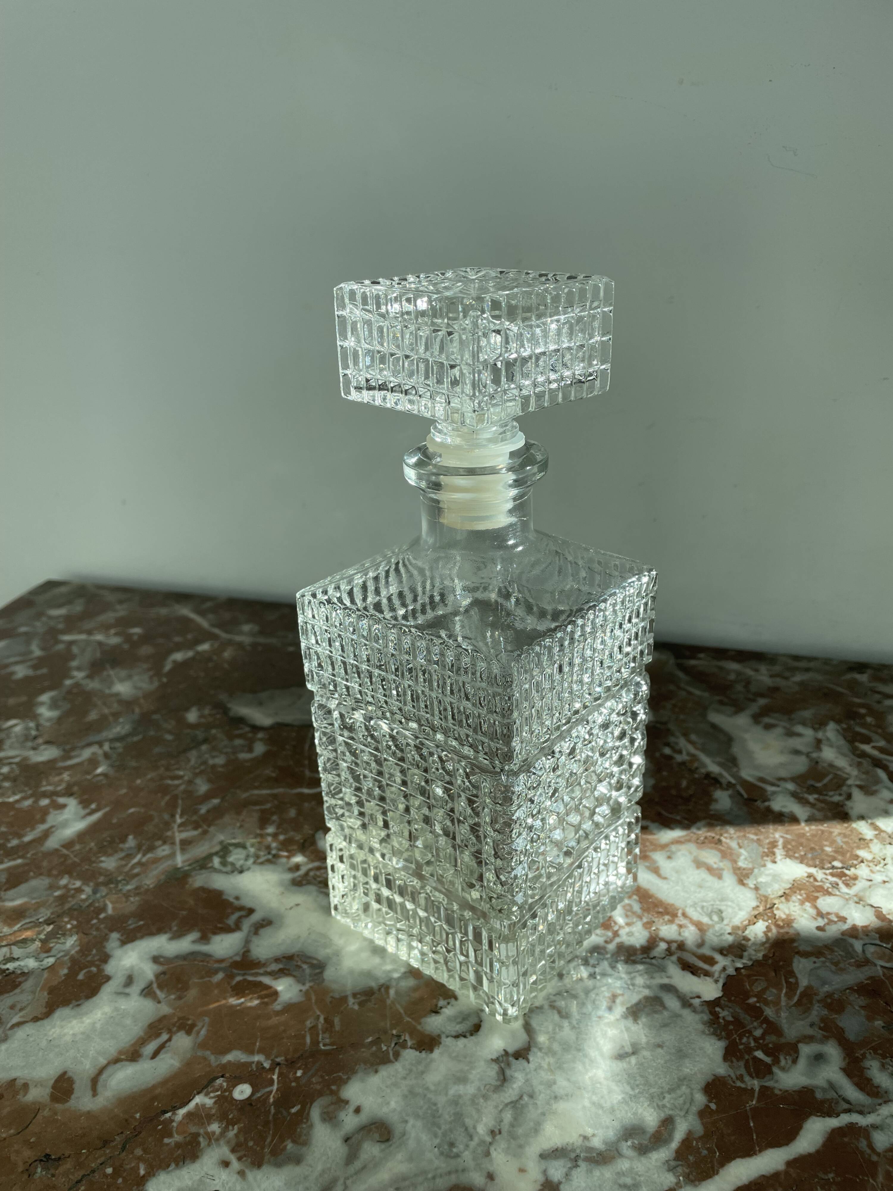 Vintage, whisky decanter, square, glass, diamond tip, square cap, tableware, décor