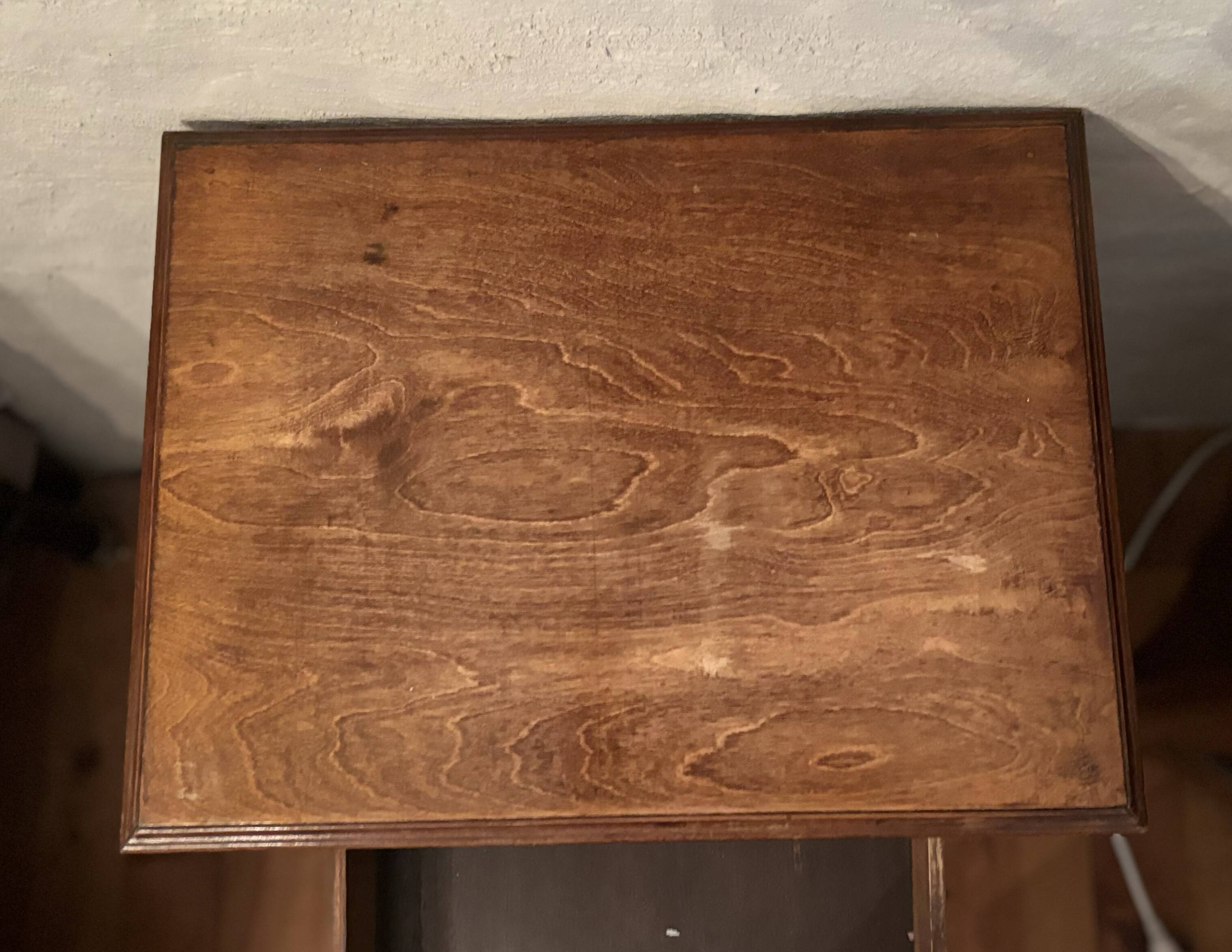 Small vintage side/bedside table from the 1940s – Wood with twisted legs