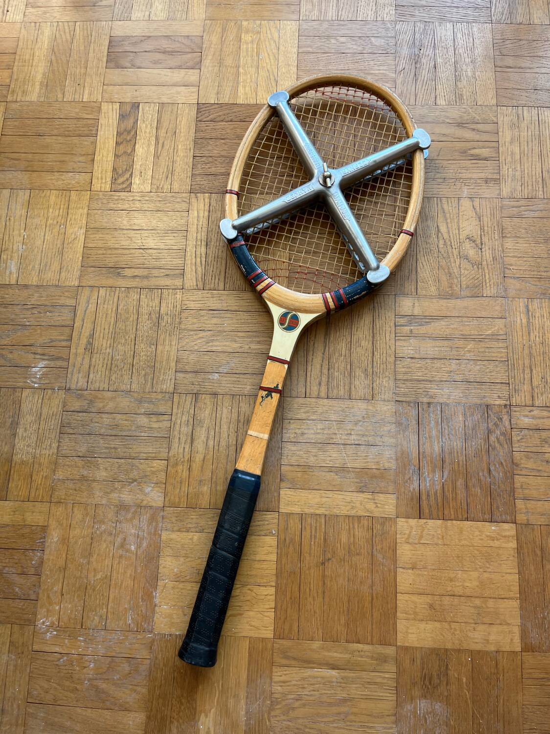 Raquette de tennis ancienne
