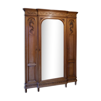 Armoire noyer miroir sculptée