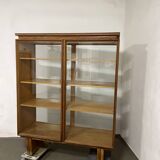 Armoire vintage avec portes vitrées
