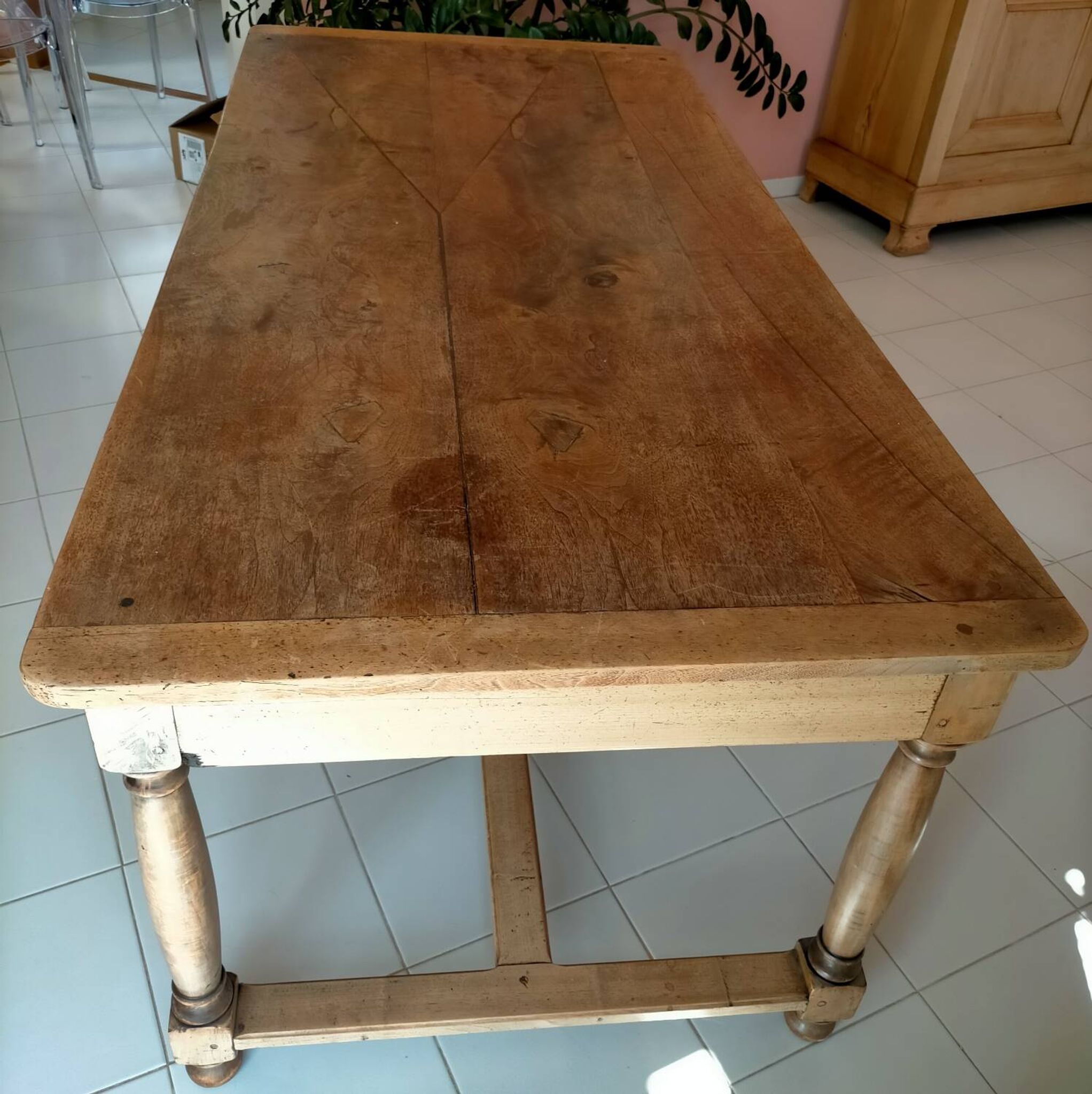 Farm table