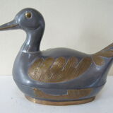 Duck empty-metal pocket