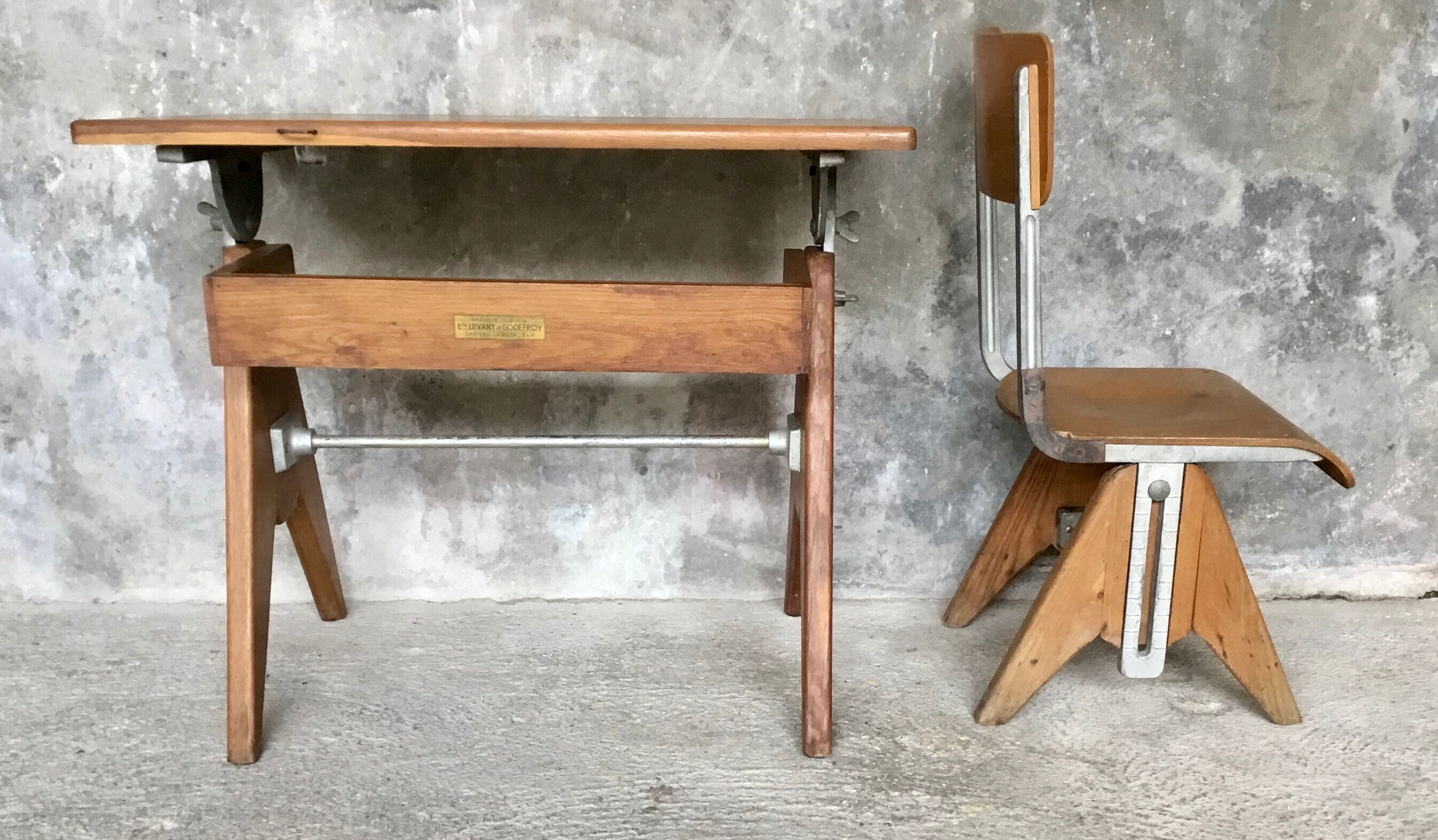 Adjustable Modernists desk and children's chair - Ets. Levant & Godefroy - design 1950