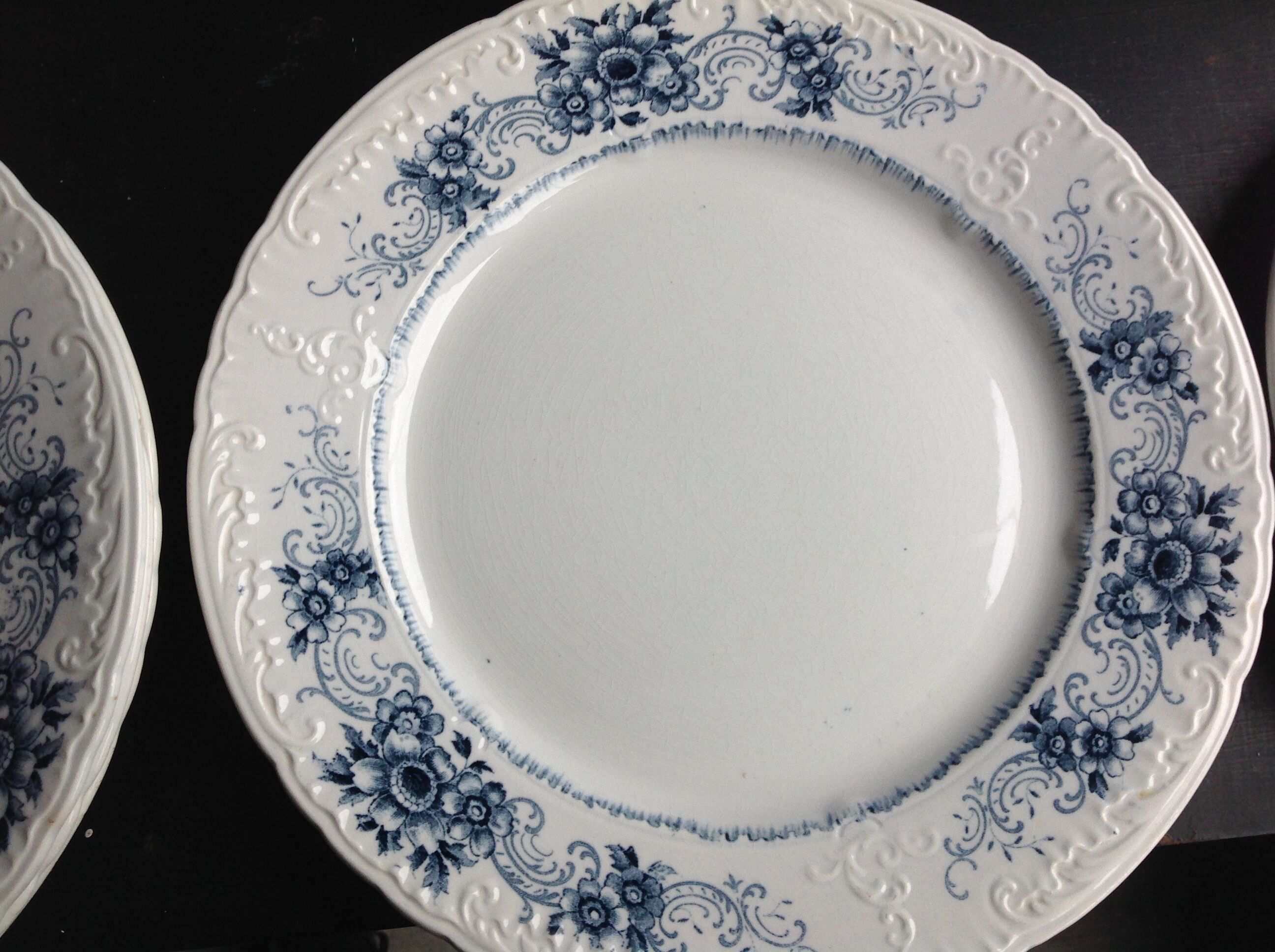 Set of 8 flat plates
