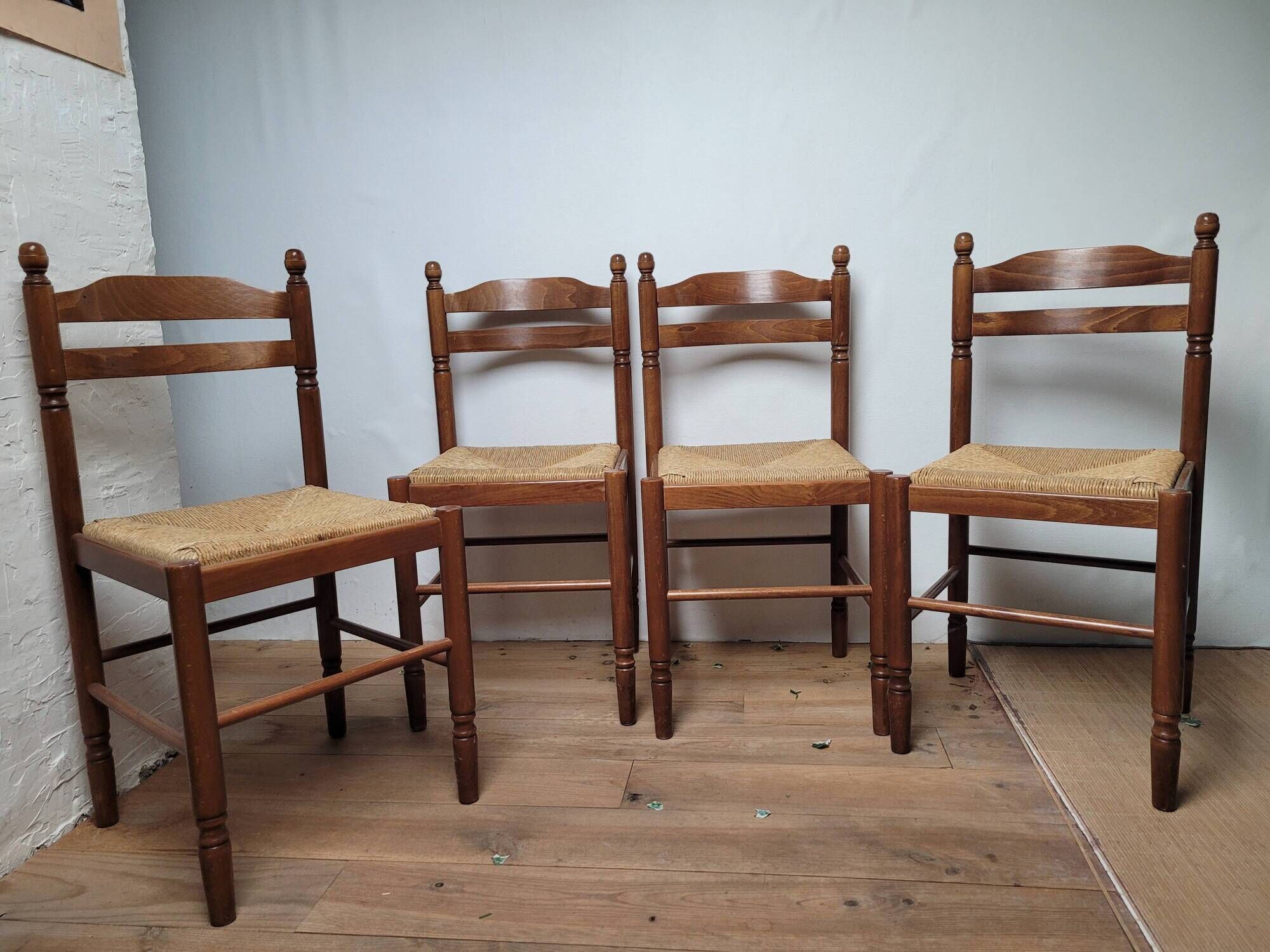 Set of 4 dining chairs