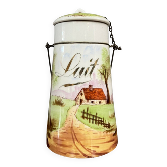 Pot a lait en porcelaine peinte a la main d'un décors champêtre époque circa 1920-1930