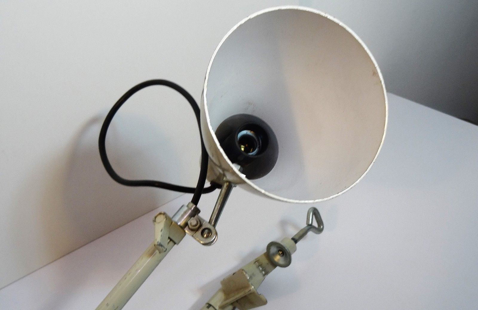 Lamp style workshop articulated