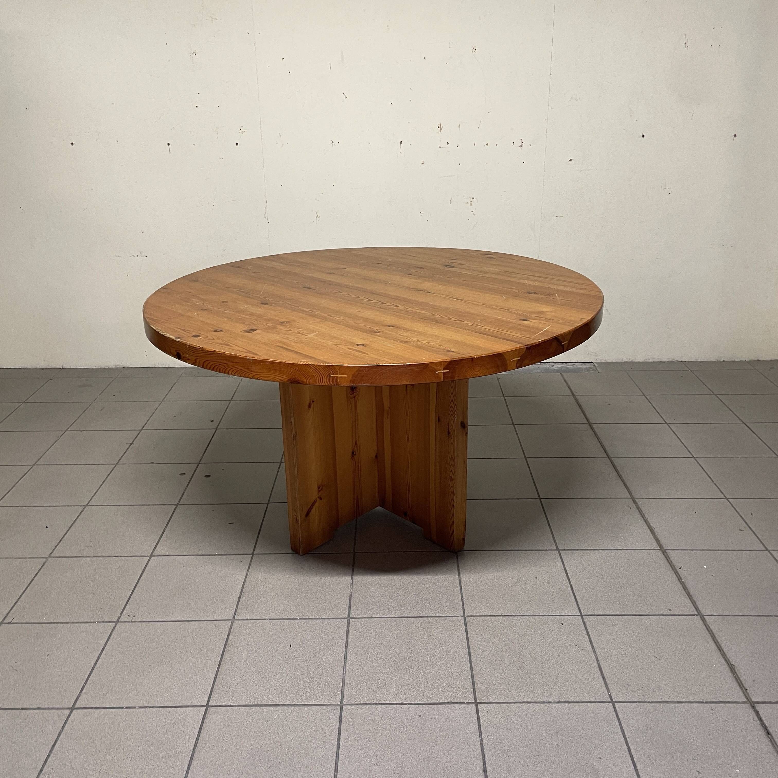 1970s round dining table in larch