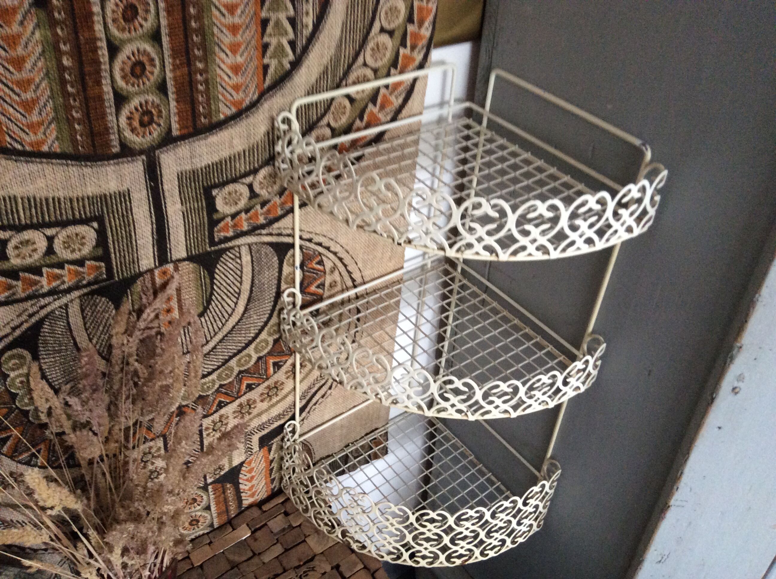 Corner shelf