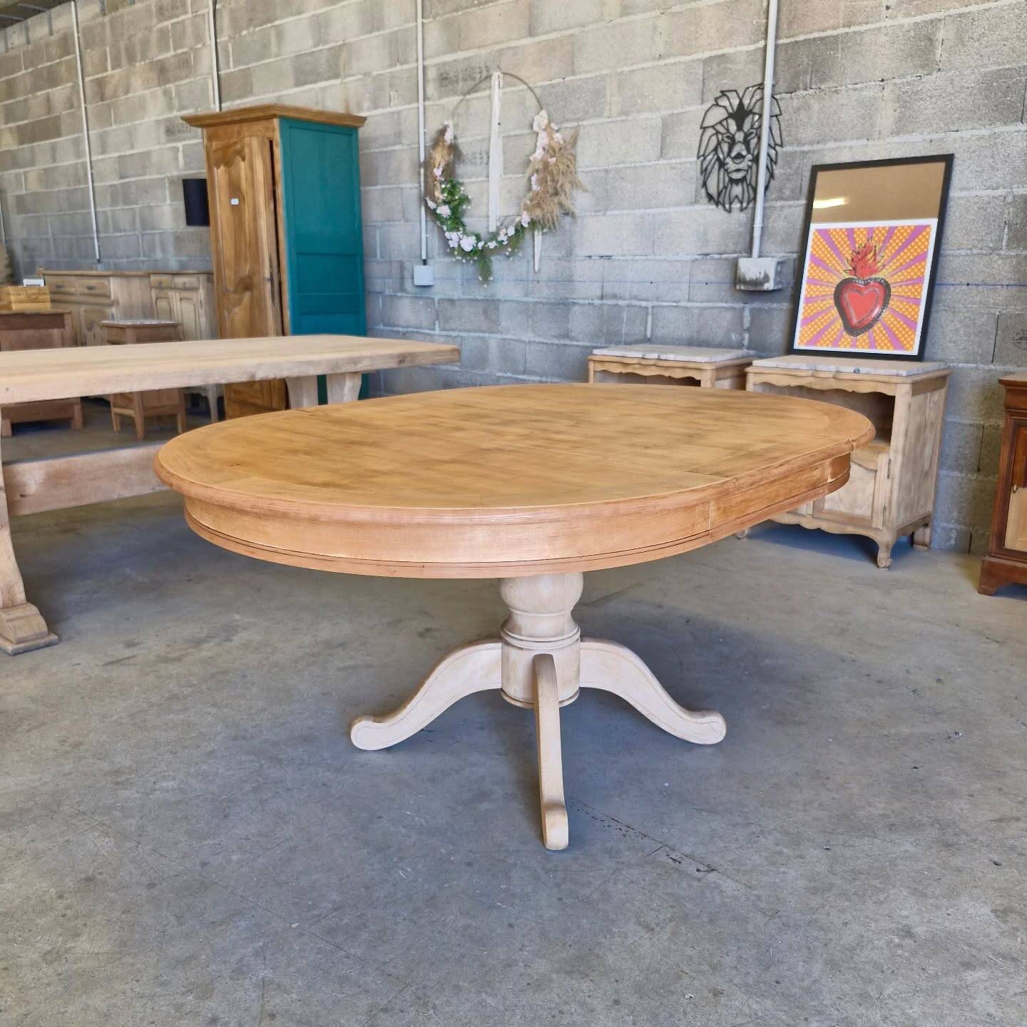 Round cherry table with 2 extensions.