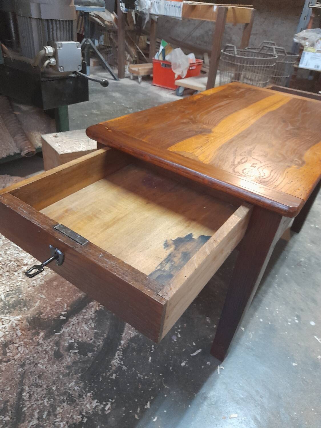 Rustic/vintage coffee table with 2 drawers
