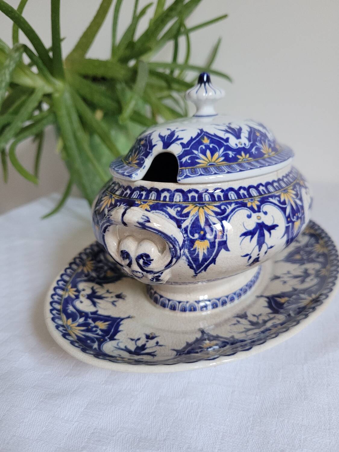 Cluny sauce boat from Sarreguemines