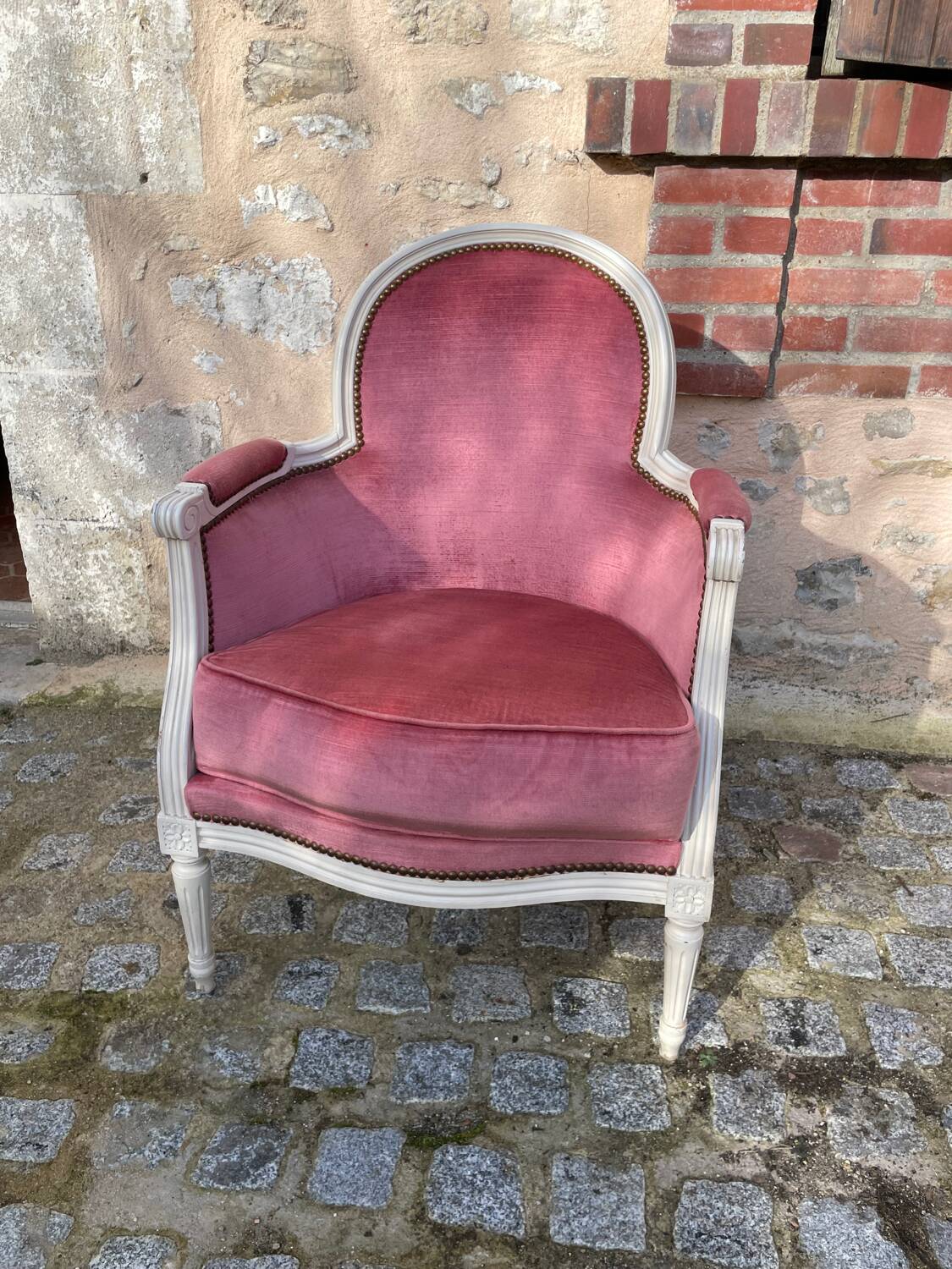 Armchair / Pink velvet Bergère