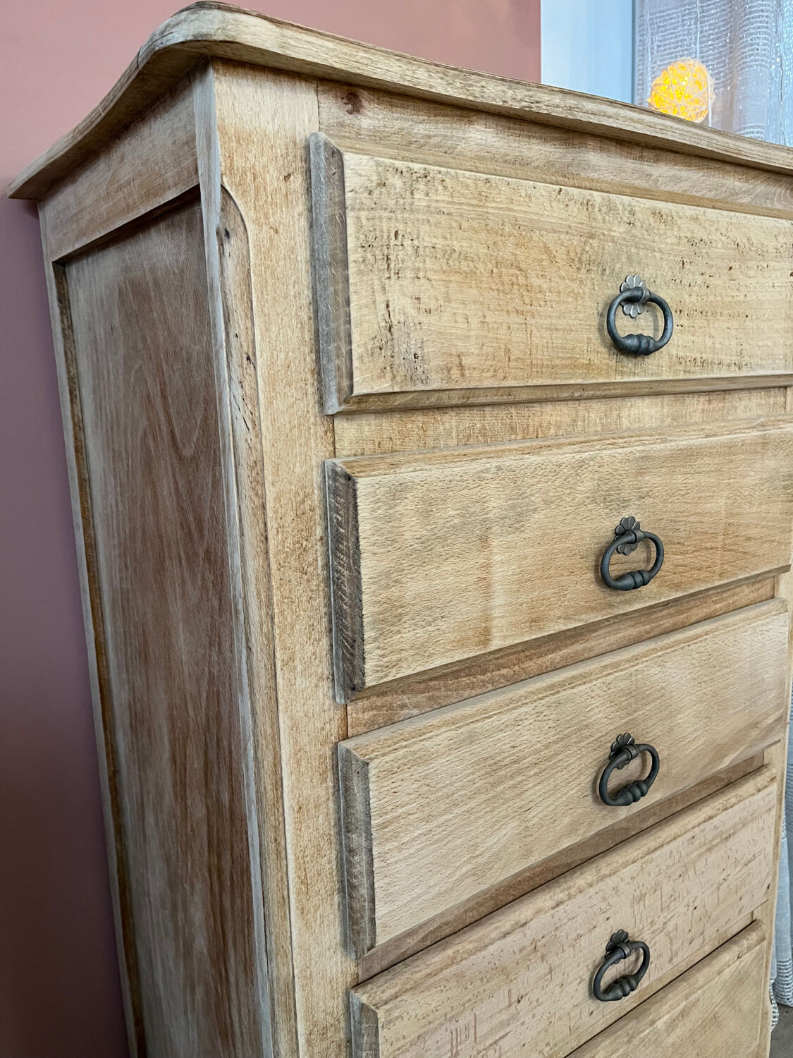 Chest of drawers