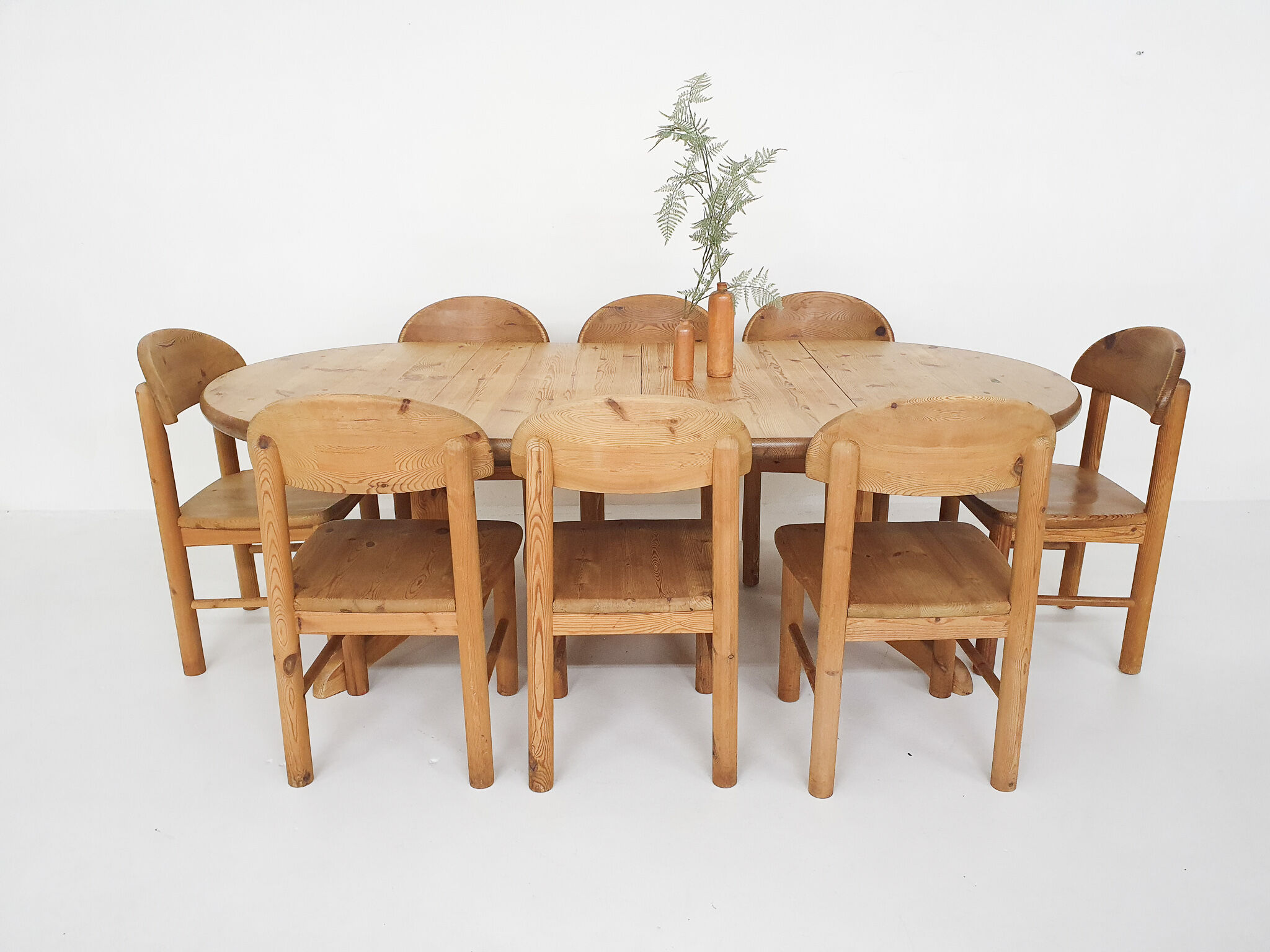 Large pinewood extendable dining table1970's