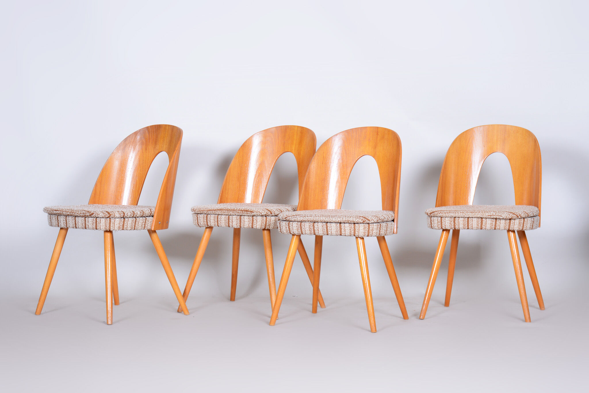 Four Antonín Šuman dining chairs - 1950s Czechia
